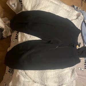 black lulu scuba joggers size 6!! never worn just a bit short on me and i’m 5”9